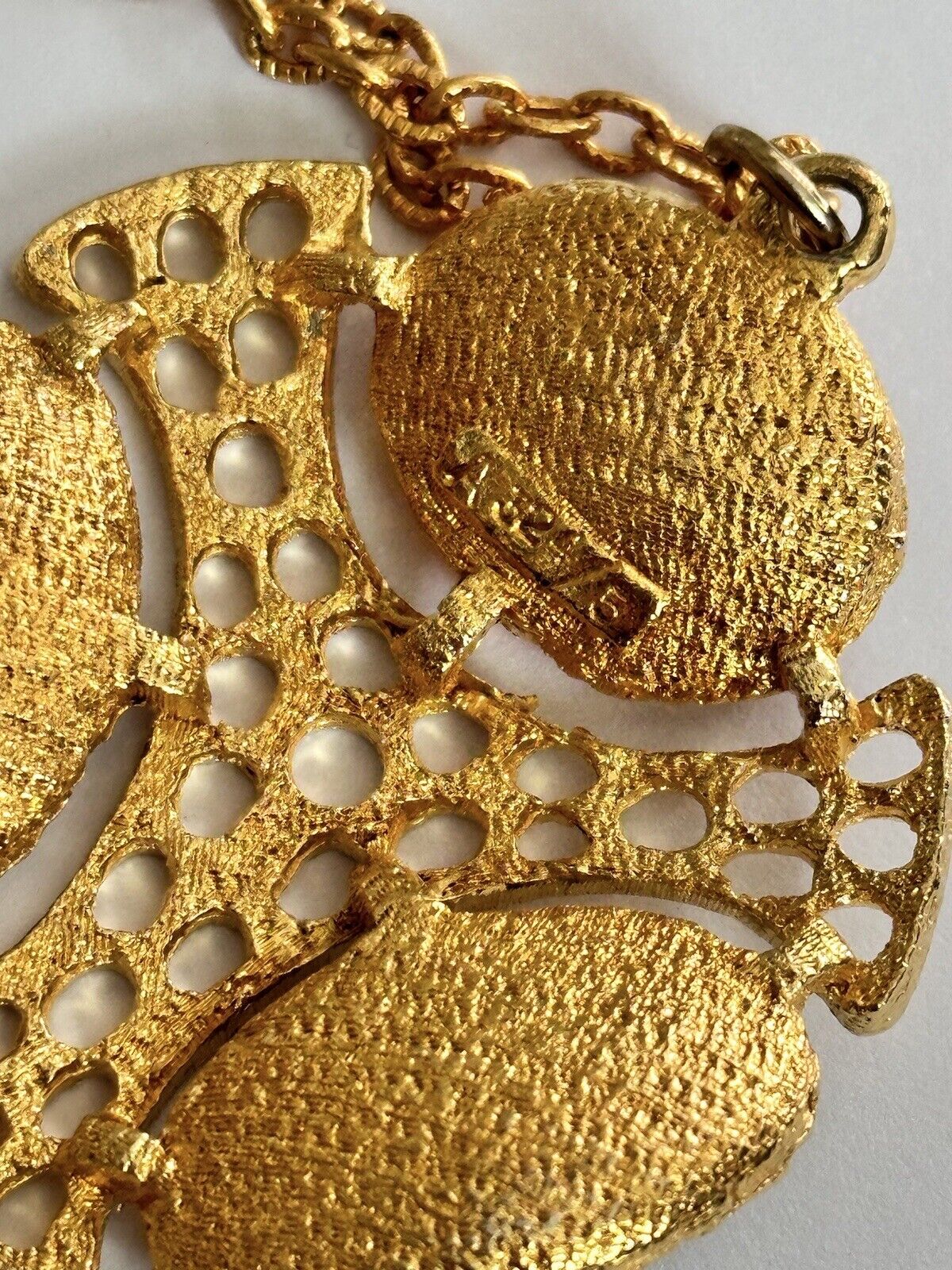 Vintage 60s/70s Gold Tone Red Orange Stone Pendant Necklace