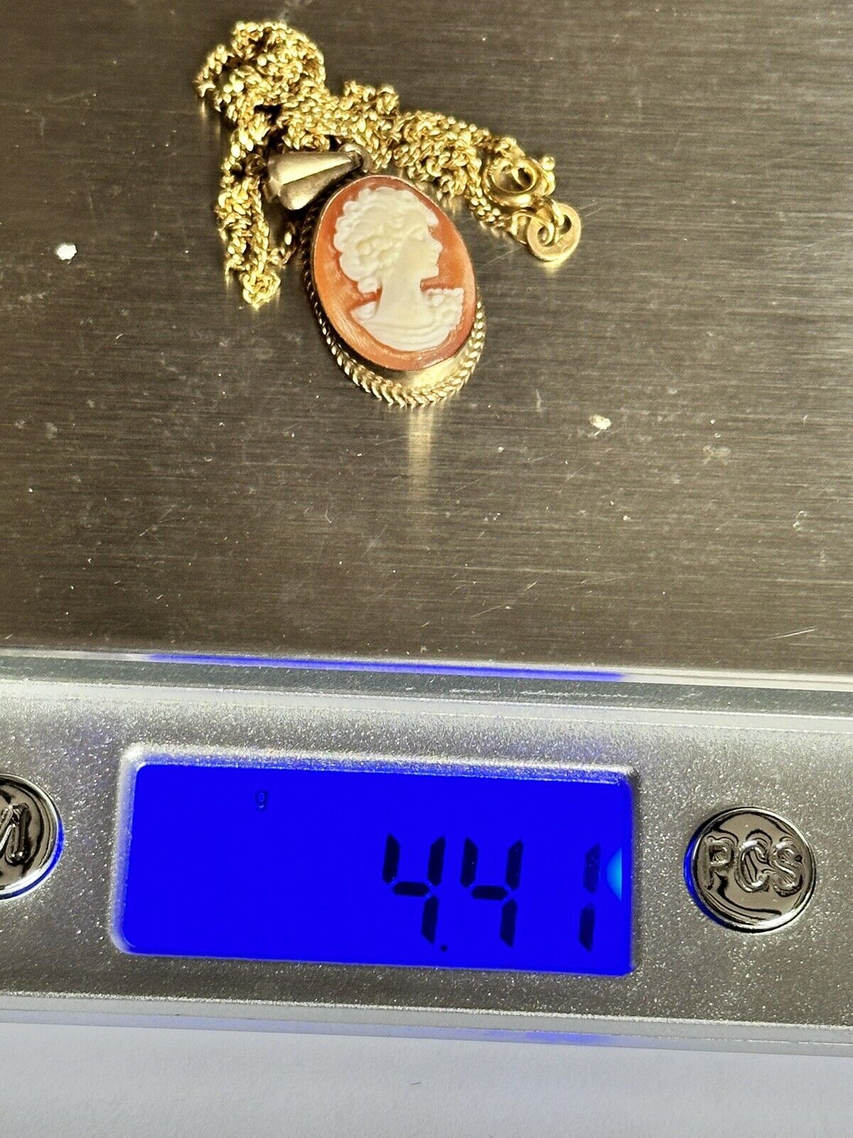 Vintage 9ct Gold Shell Cameo Pendant Necklace