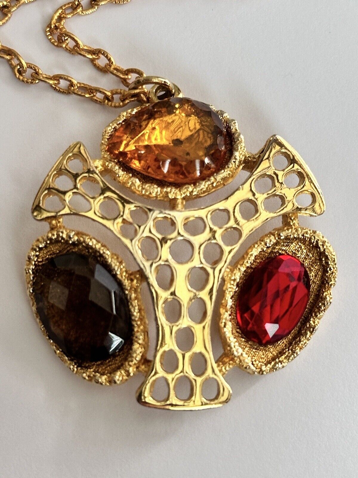 Vintage 60s/70s Gold Tone Red Orange Stone Pendant Necklace