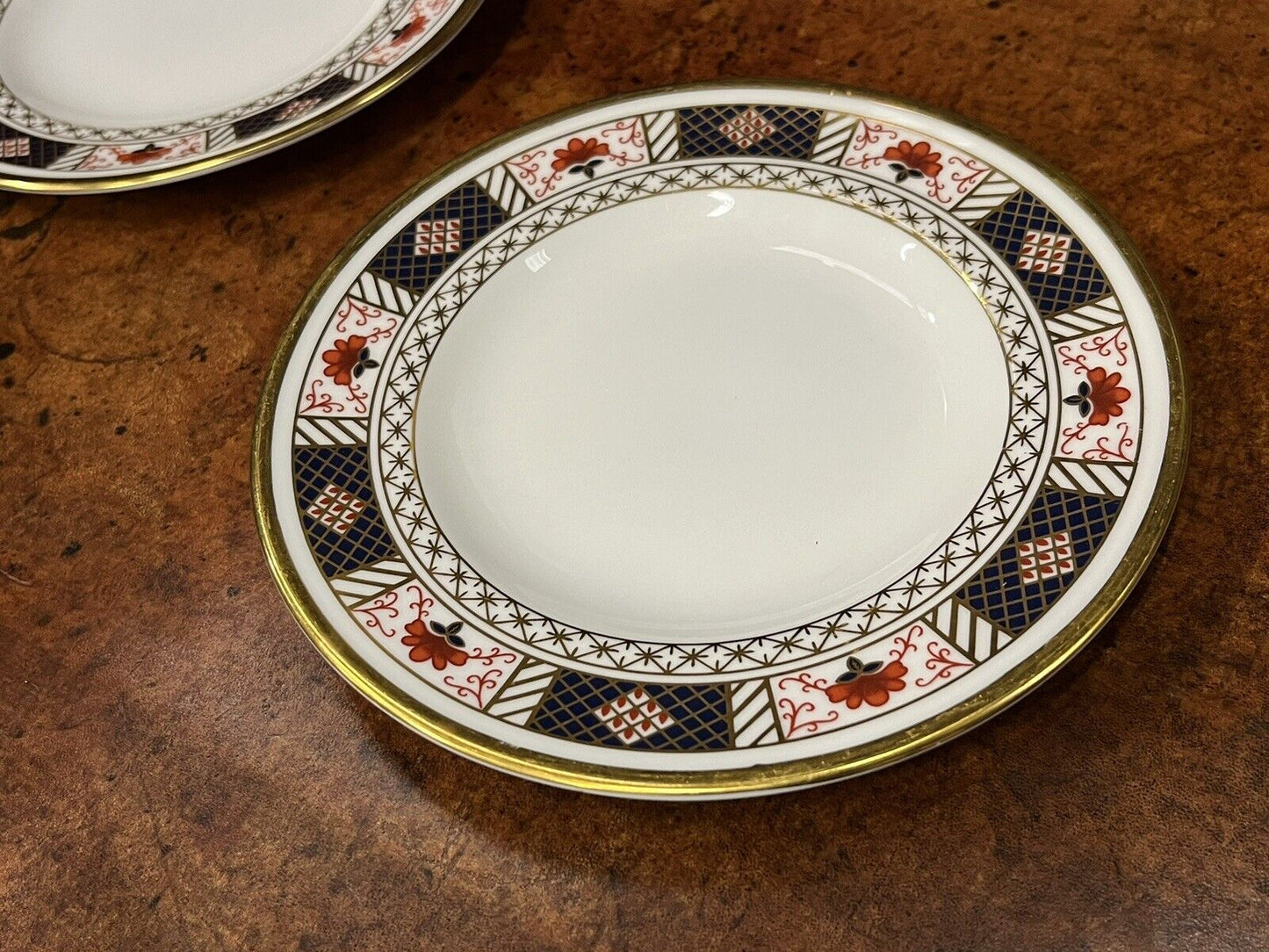 Royal Crown Derby , Derby Border. 6 - 16 Cms Diameter Plates