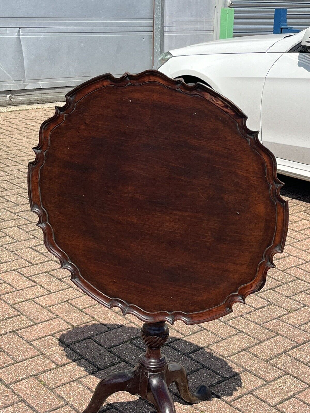 Georgian Mahogany Birdcage Tilt Top Table.