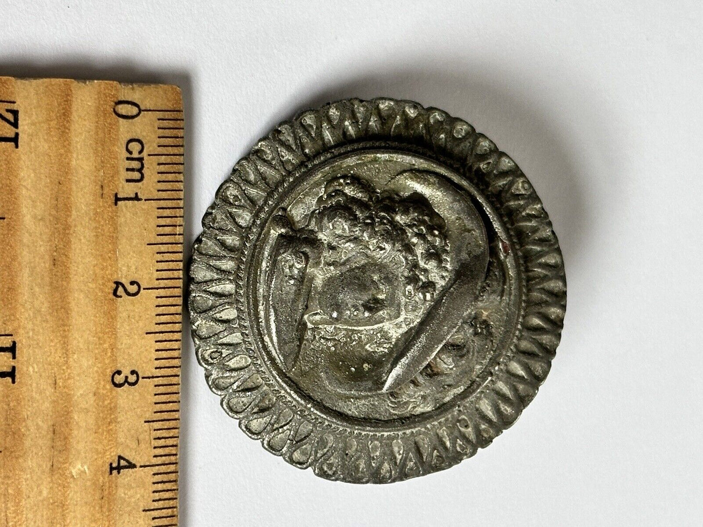 Vintage Cameo 3D Brooch