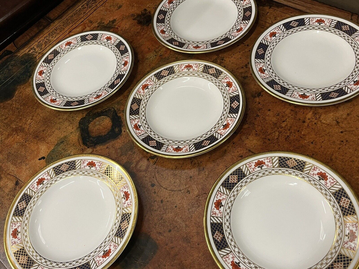 Royal Crown Derby , Derby Border. 6 - 16 Cms Diameter Plates