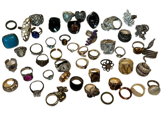 A Quantity Of Vintage Costume Novelty Rings