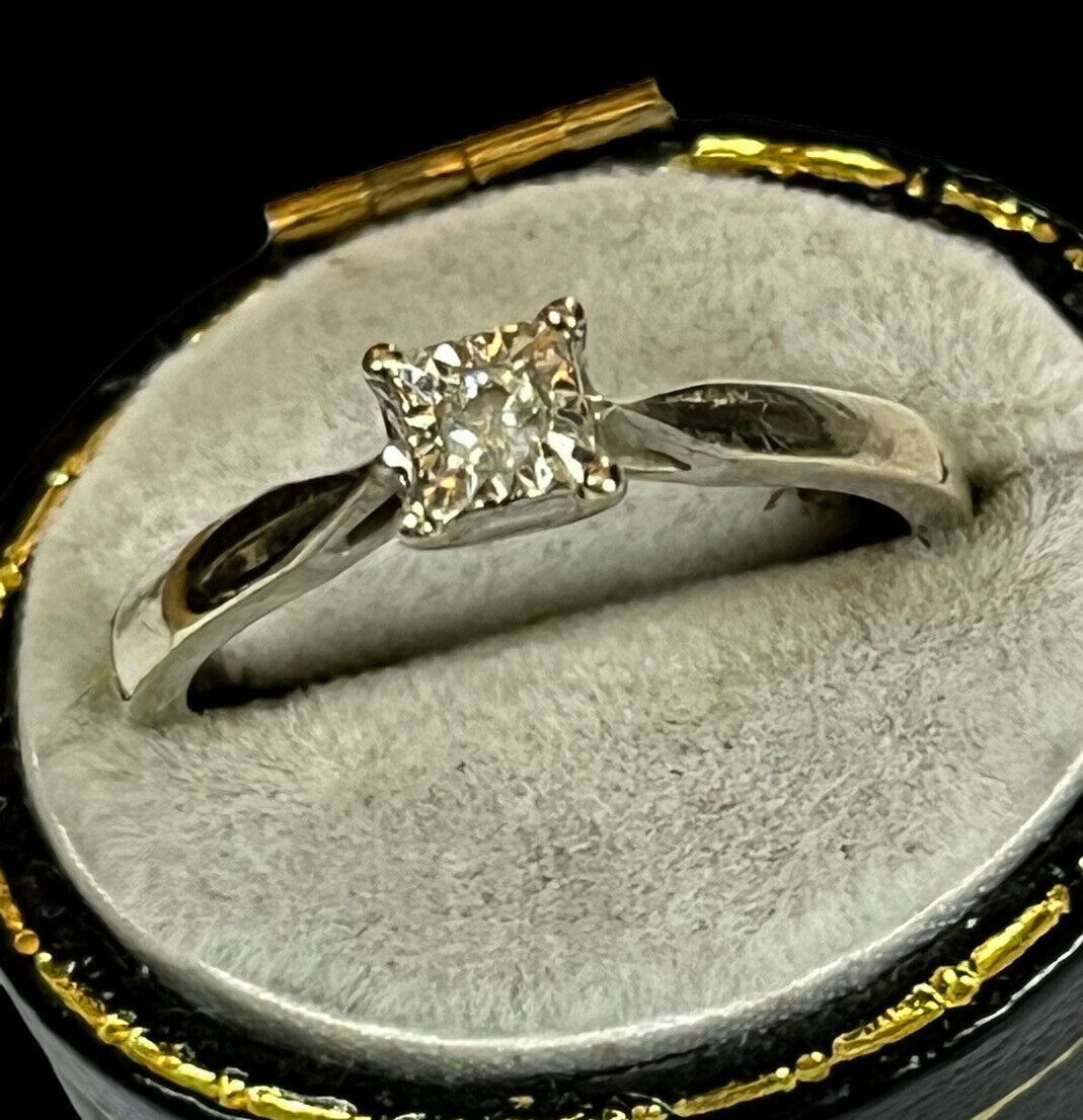 Vintage 9ct White Gold Solitaire Illusion Set Diamond Ring