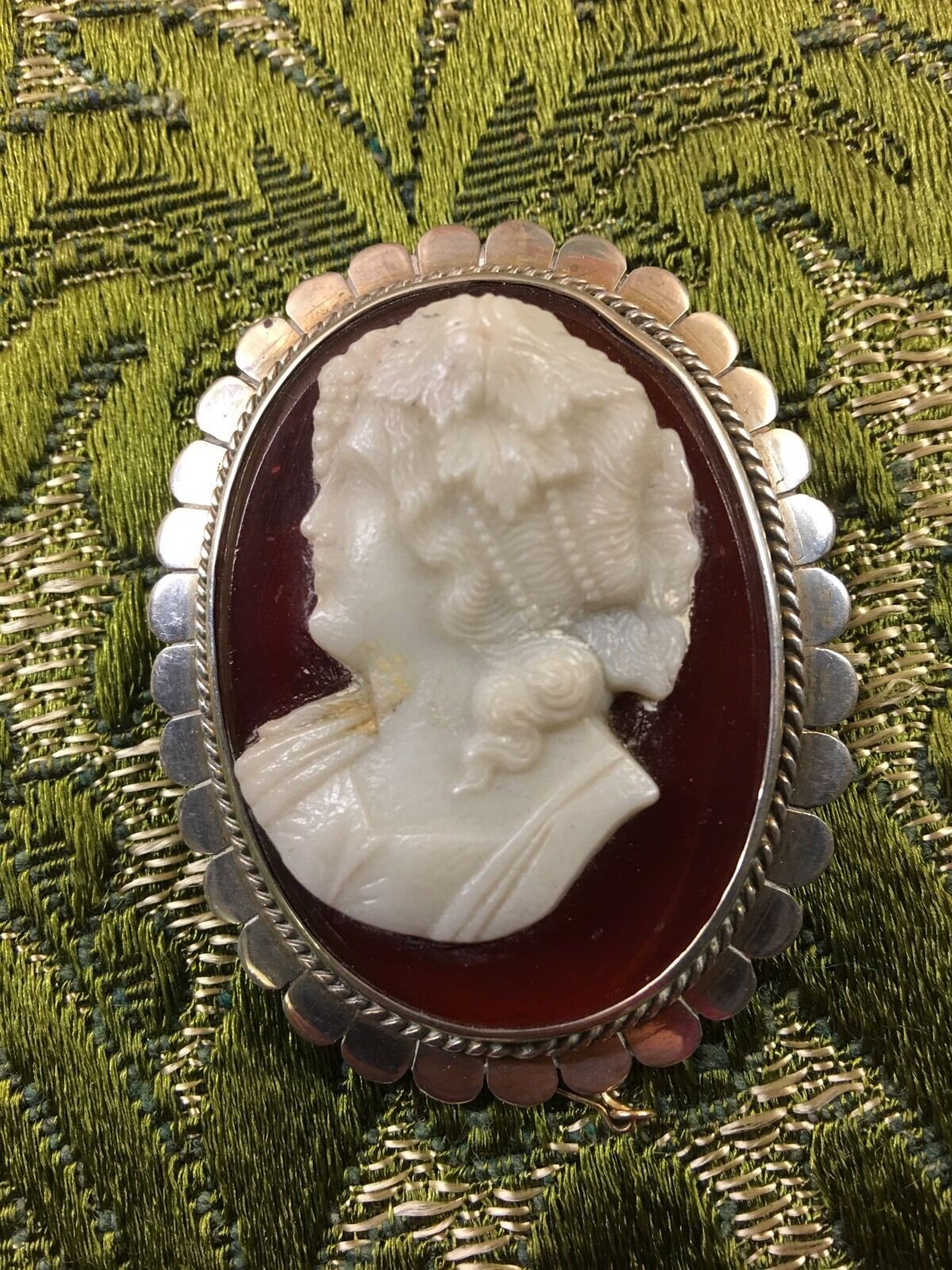 Stunning Vintage/Antique Silver And Glass Cameo Brooch