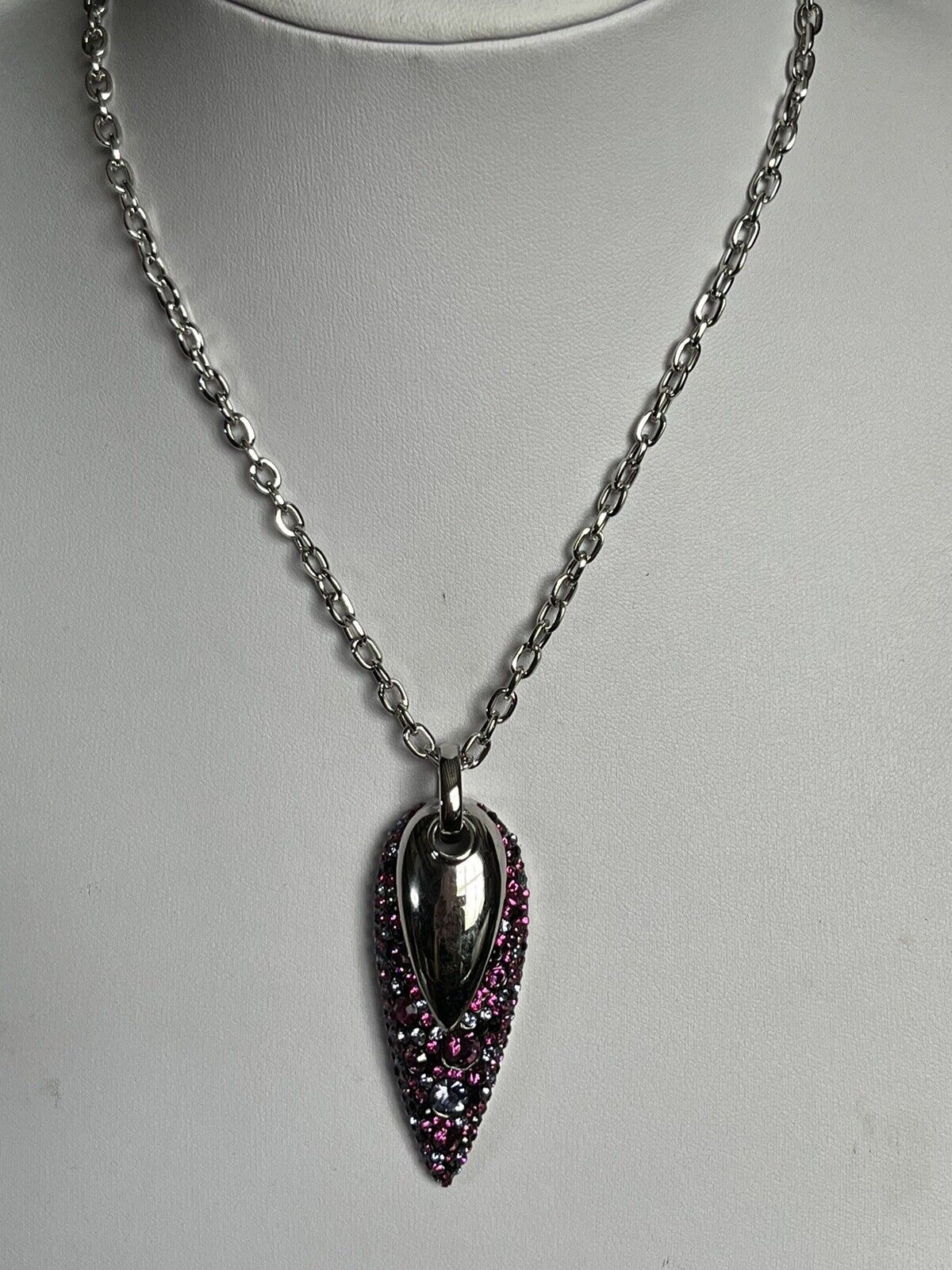 Vintage Signed 1980s Rhodium Plated Purple Crystal Teardrop Pendant Necklace