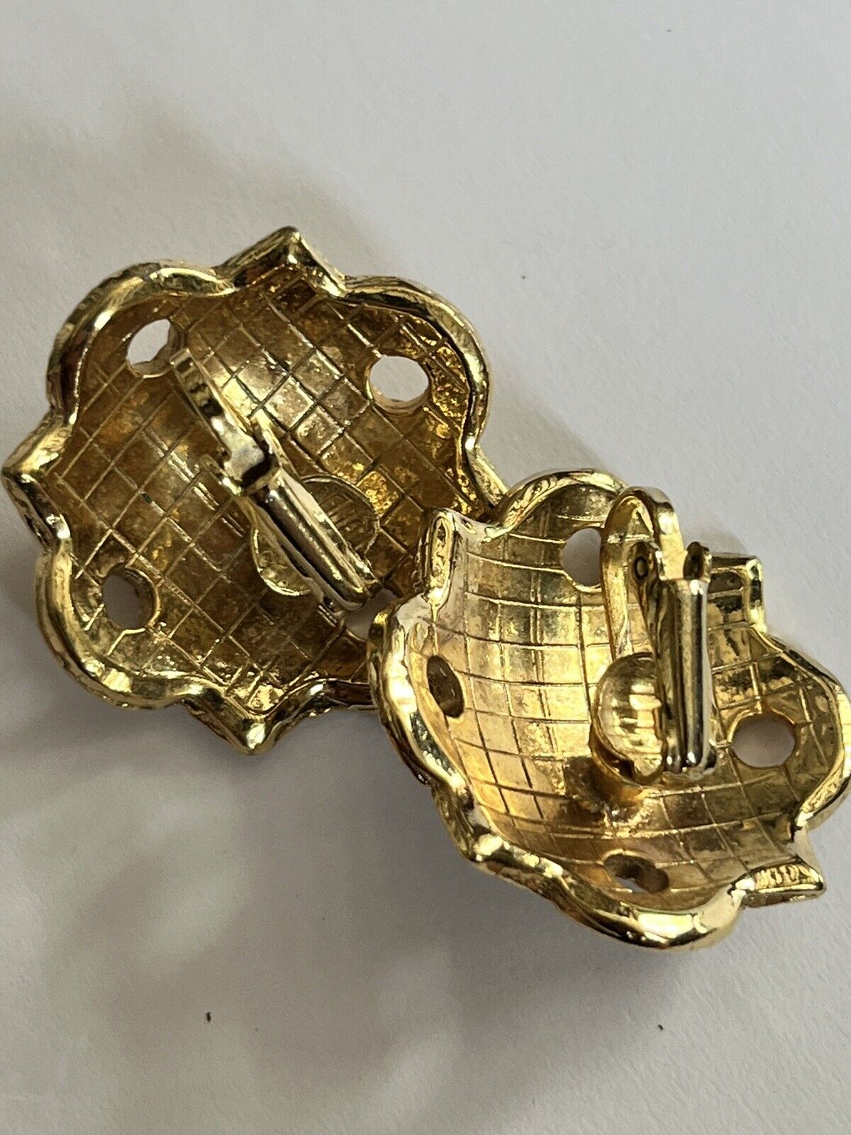 Vintage 1980s Gold Tone Purple Cabochon Clip On Earrings