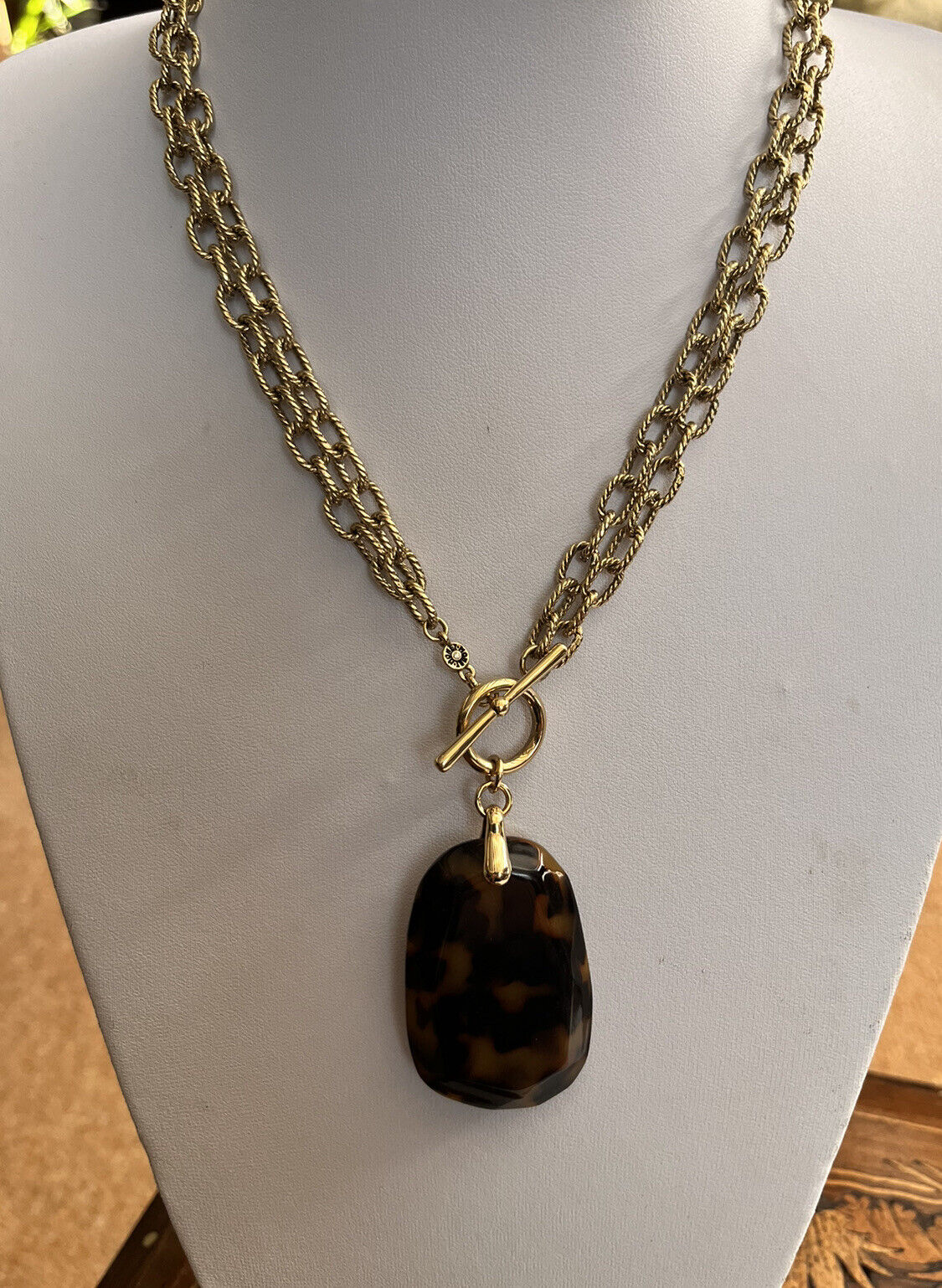 Vintage Monet Gold Tone Pendant Necklace