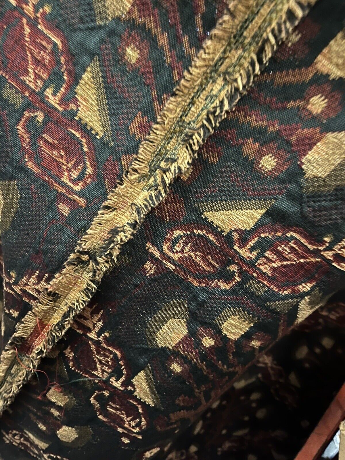 HUGE tablecloth, 295 Cms In Length X 123 Cms, Superb Heavy Quality. Tapestry