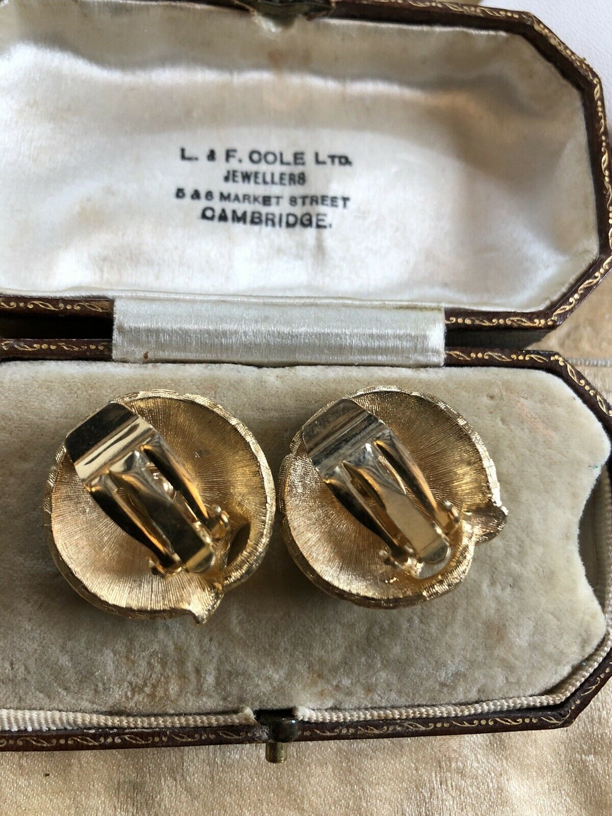 Vintage Gold Tone Shell Clip On Earrings