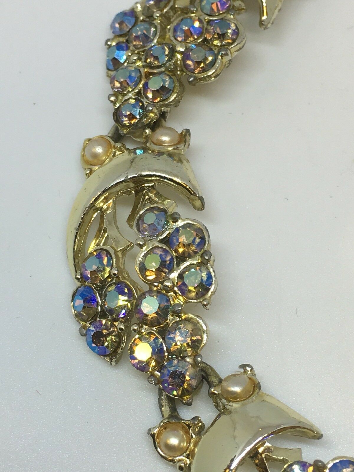 Stylish 1960s Blue Aurora Borealis And Faux Pearls On Gold Tone Metal Necklace
