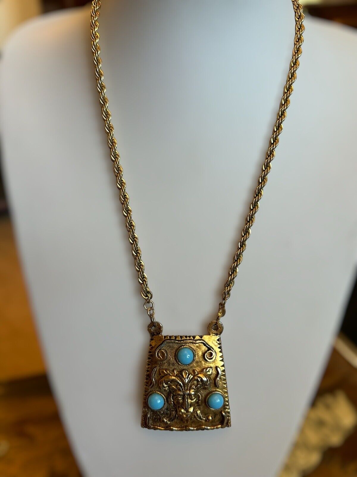 Vintage Etruscan Faux Turquoise Gold Tone Pendant Monet Rope Chain Necklace