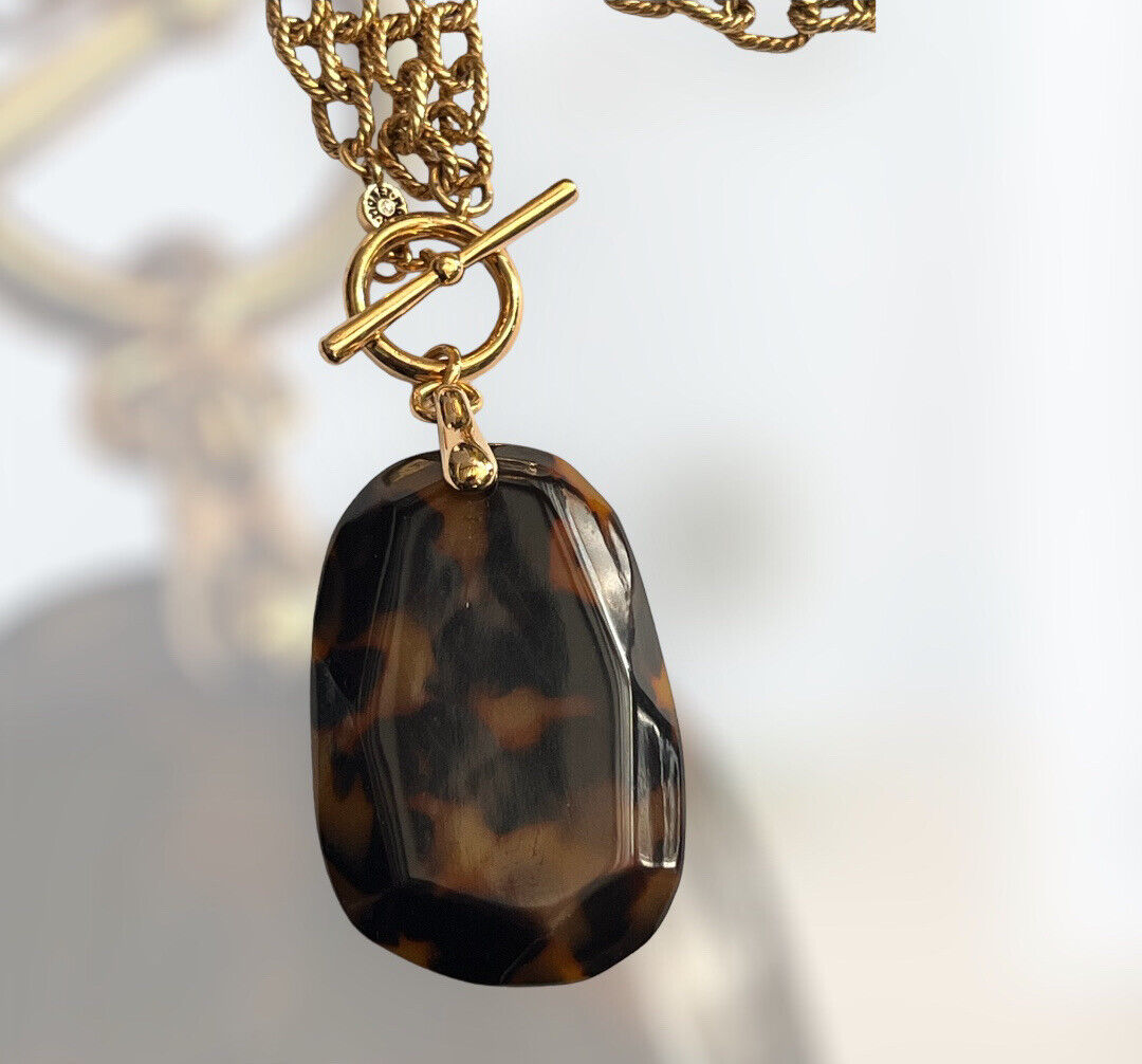 Vintage Monet Gold Tone Pendant Necklace