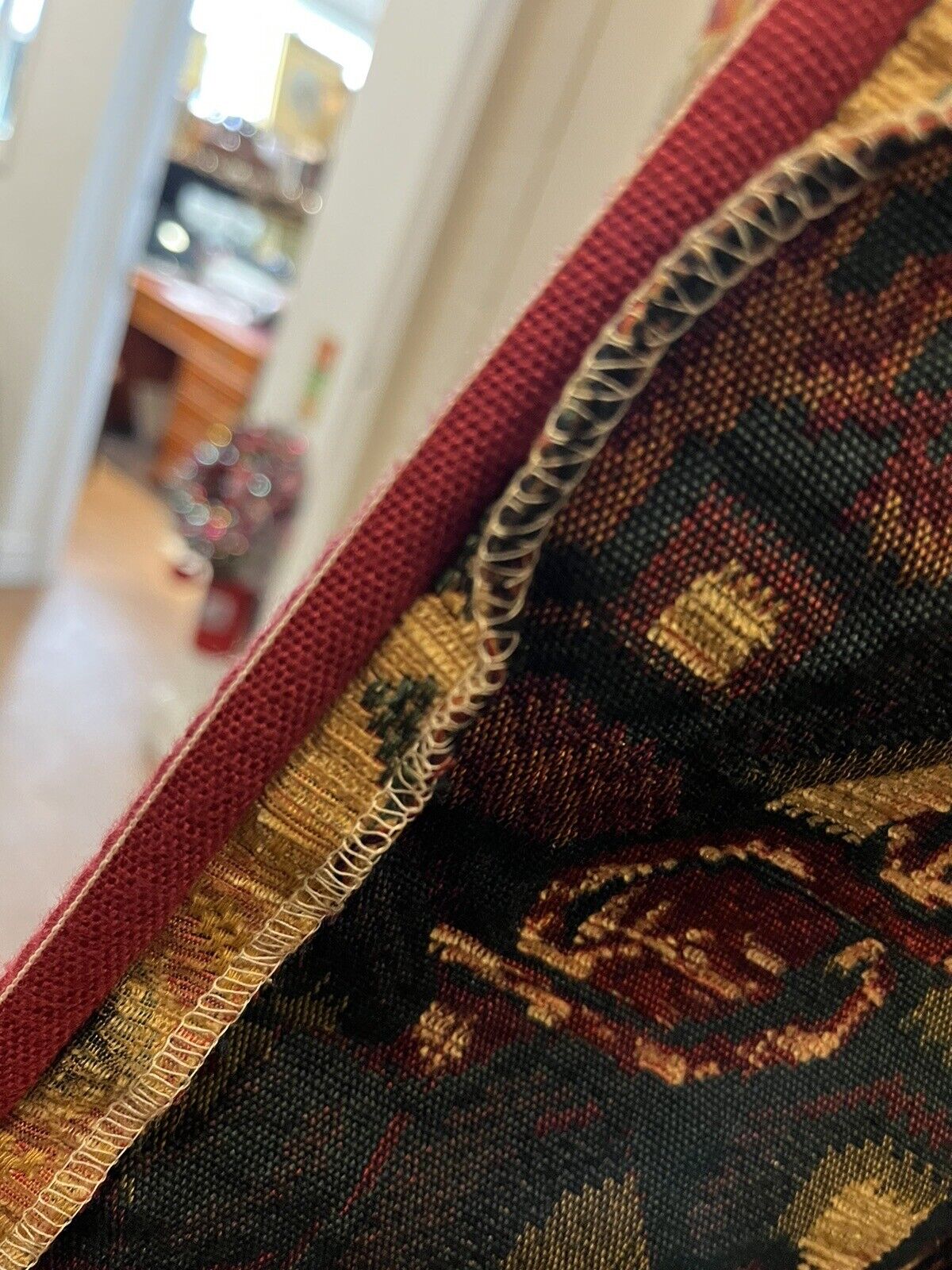 HUGE tablecloth, 295 Cms In Length X 123 Cms, Superb Heavy Quality. Tapestry