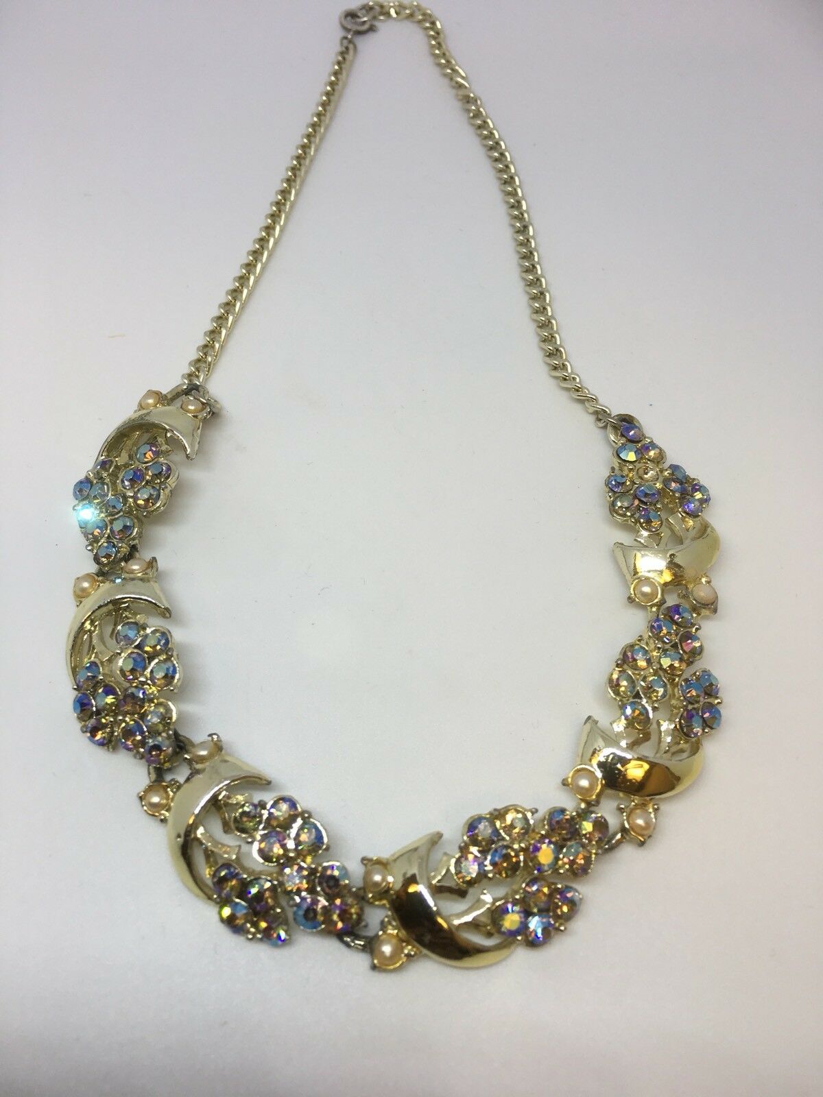 Stylish 1960s Blue Aurora Borealis And Faux Pearls On Gold Tone Metal Necklace