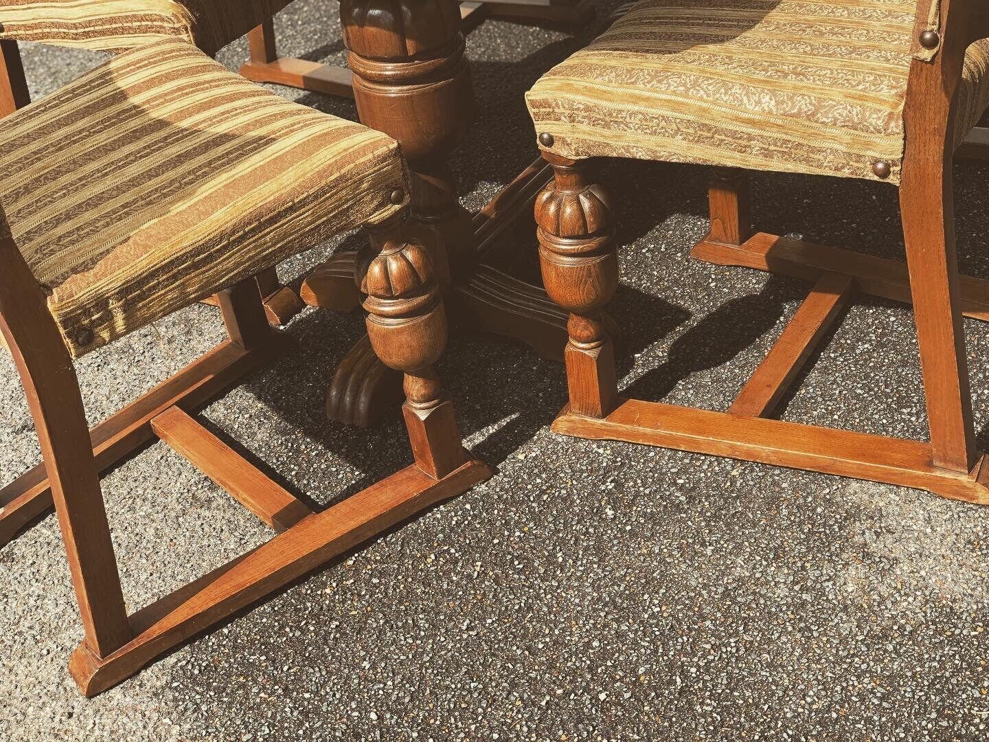 1930’s Oak Table & 6 Chairs