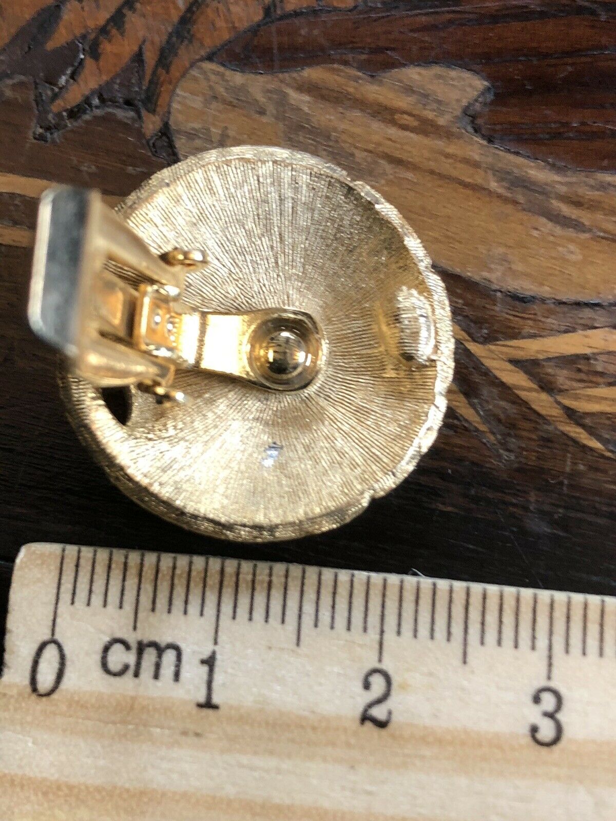 Vintage Gold Tone Shell Clip On Earrings