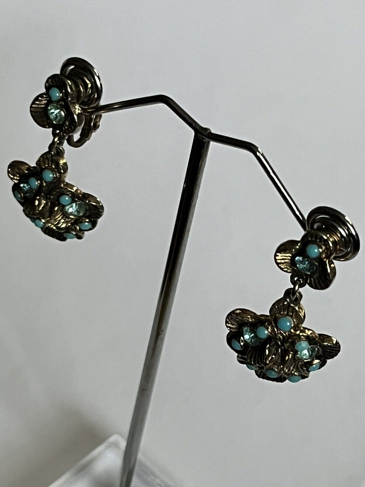 Vintage Jewelcraft Turquoise Stone Drop Clip On Earrings