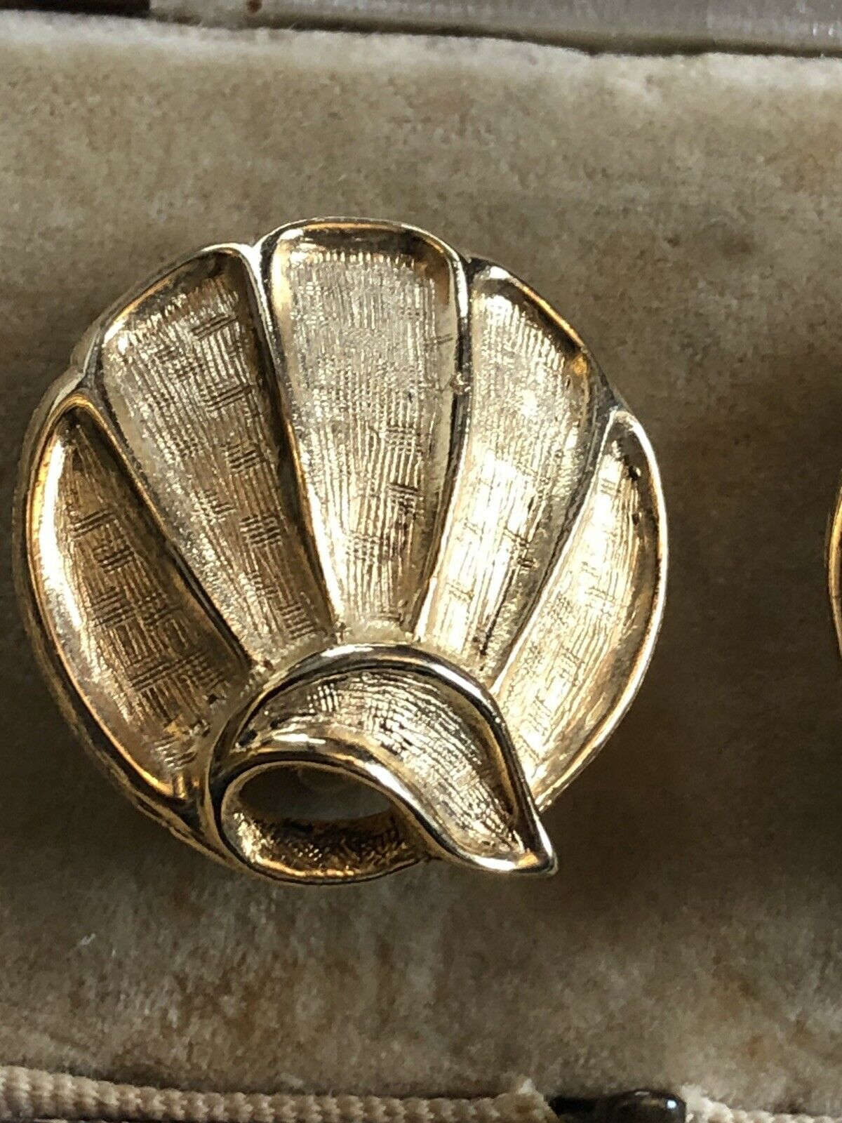 Vintage Gold Tone Shell Clip On Earrings