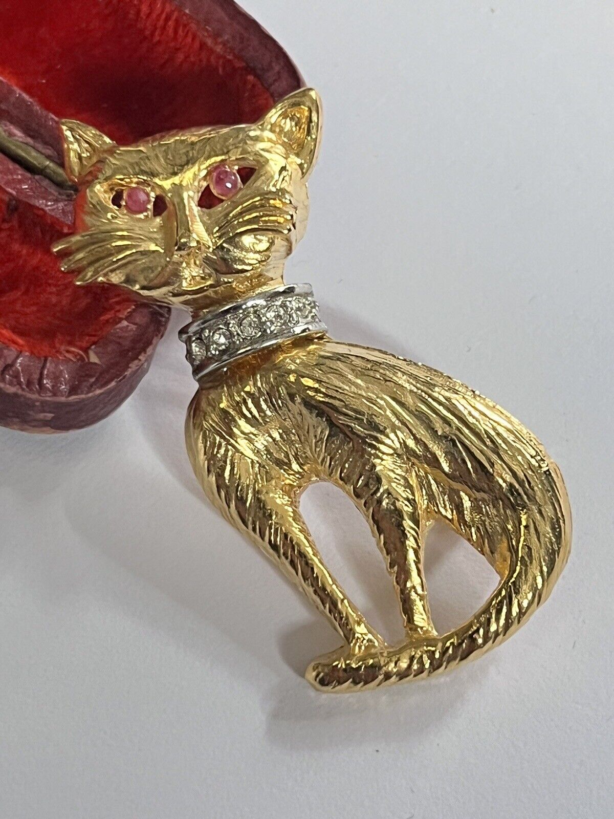 Vintage Gold Tone Cat Diamanté Brooch