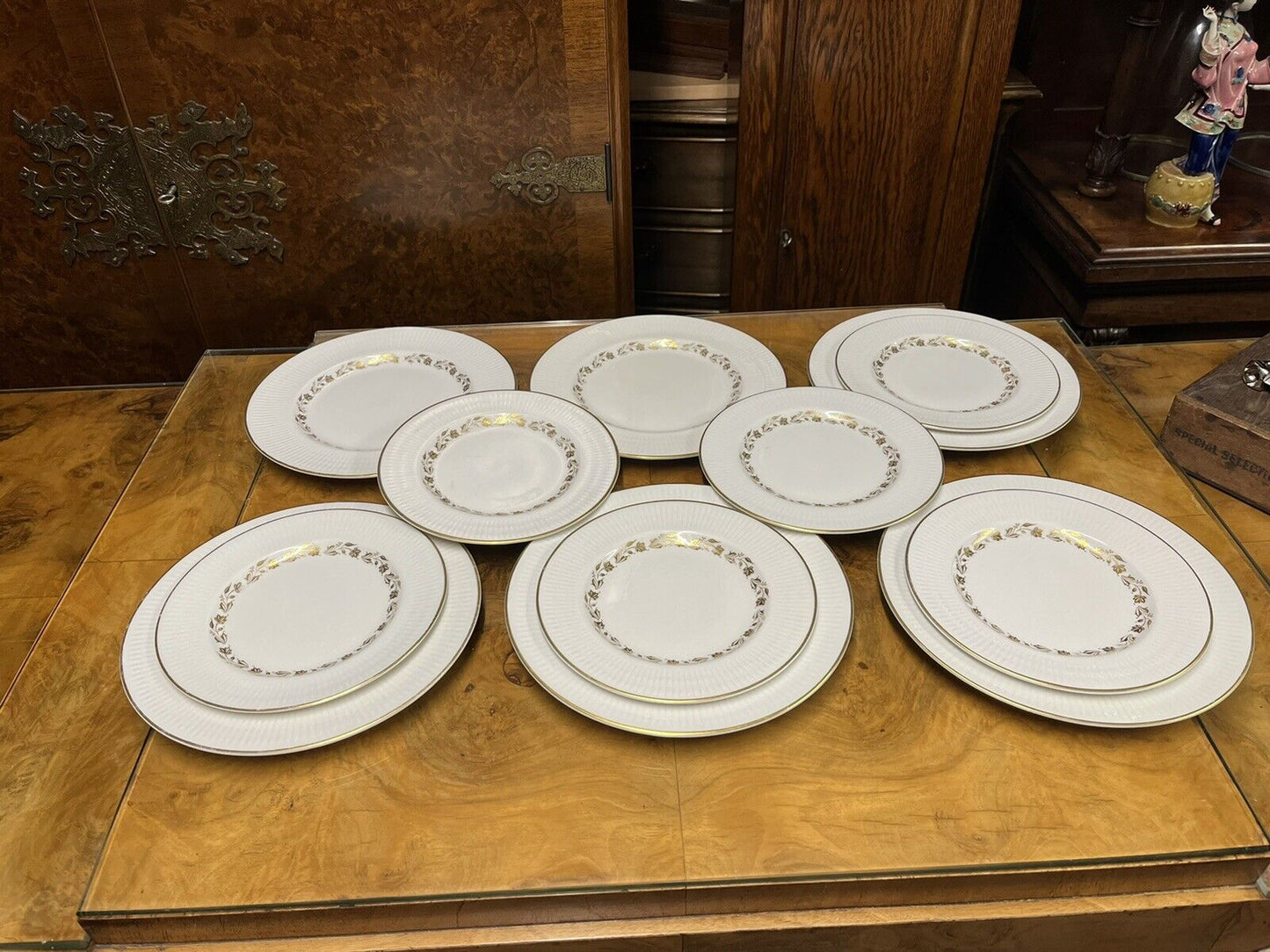 Royal Doulton Fairfax, 6 Dessert Plates & 6 Cake Plates. Post World wide