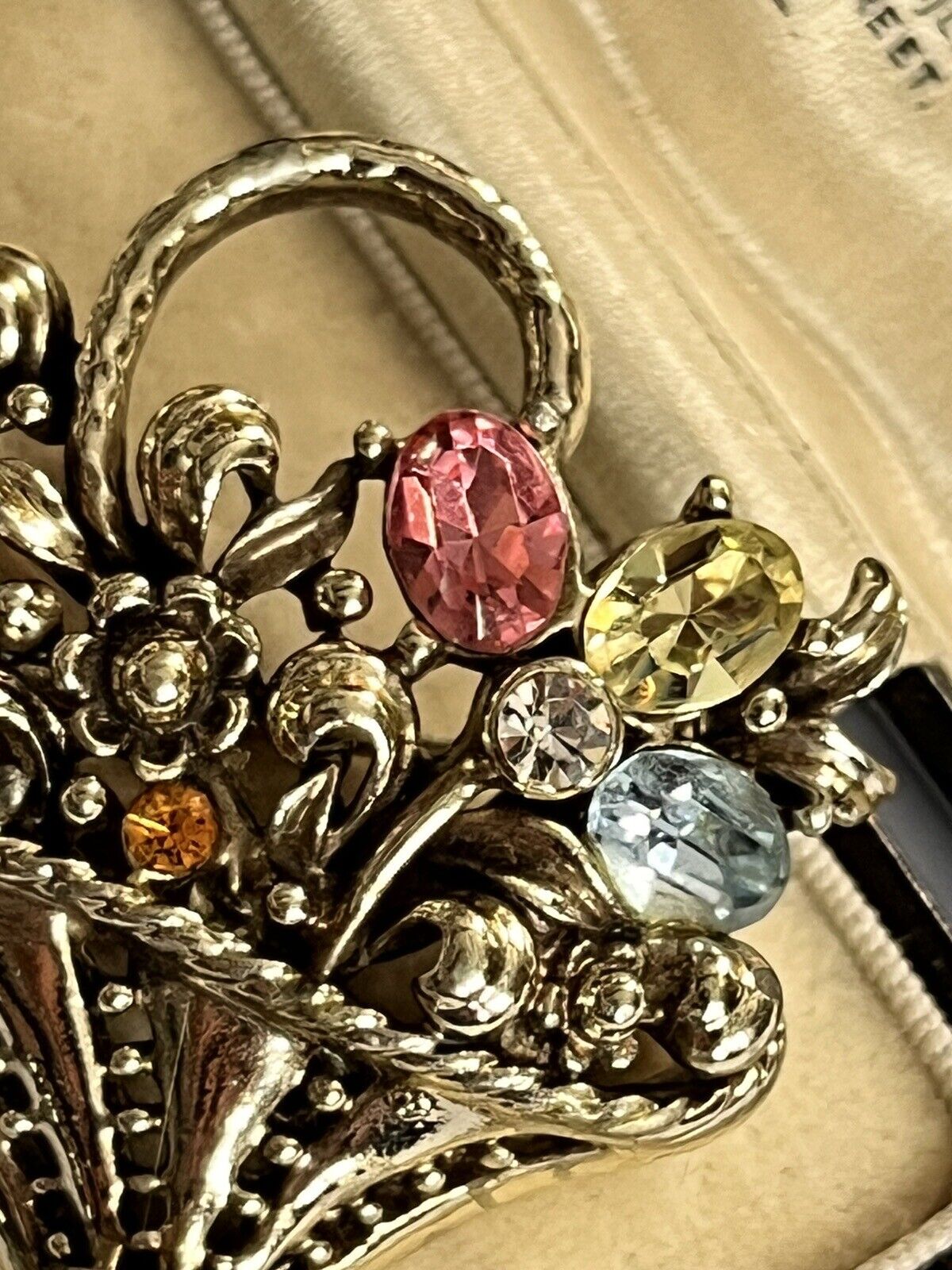 Vintage Flowers Basket Detailed Silver Tone Brooch