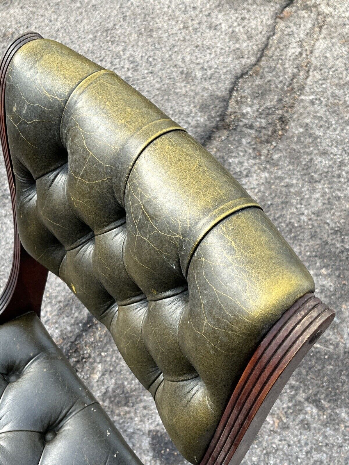 Desk Chair In Green Leather With Buttoned Back.
