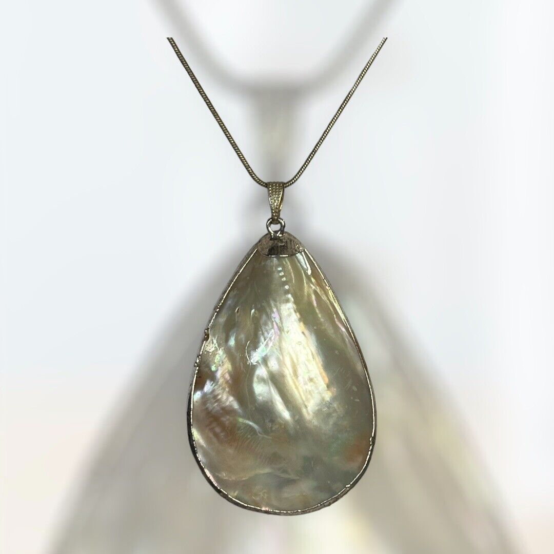 Vintage Silver Tone Mother Of Pearl Shell Inset Single Pearl Necklace
