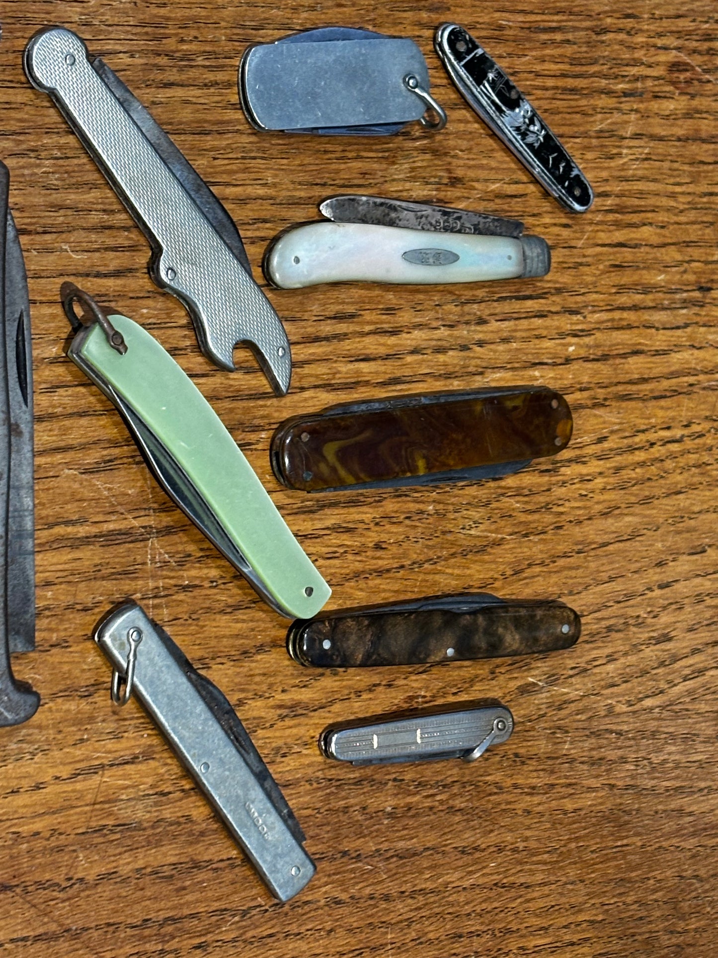 Army issue & other collectible pocket knives.