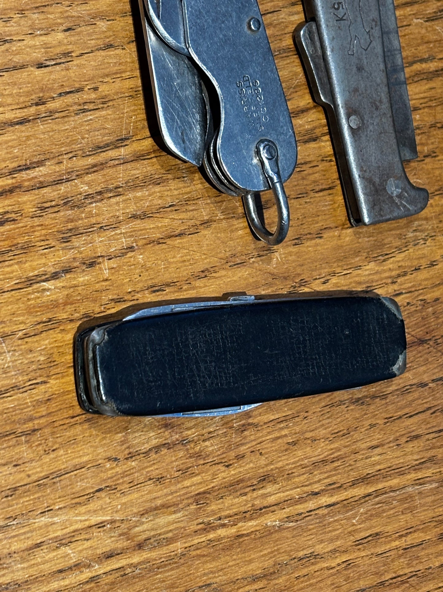 Army issue & other collectible pocket knives.