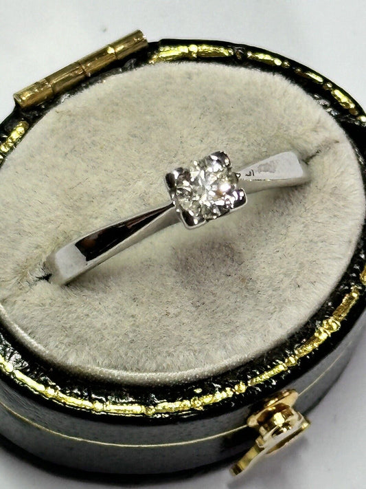 18ct White Gold 0.25 Diamond Solitaire Ring Boxed
