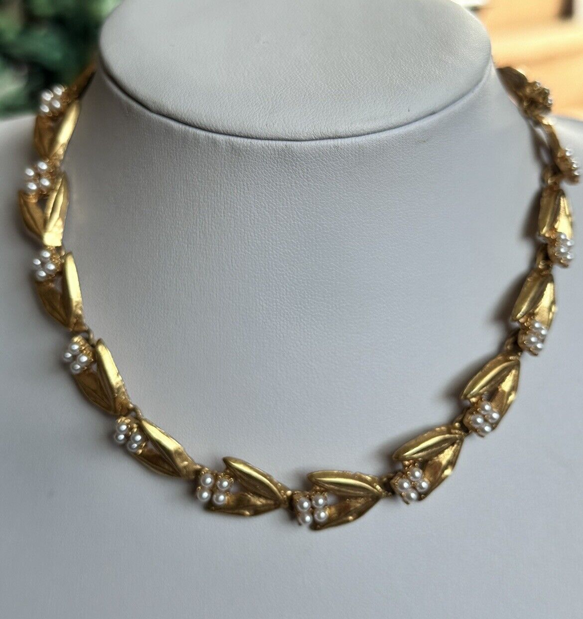 Vintage 1980s Gold Plated Faux Pearl Necklace