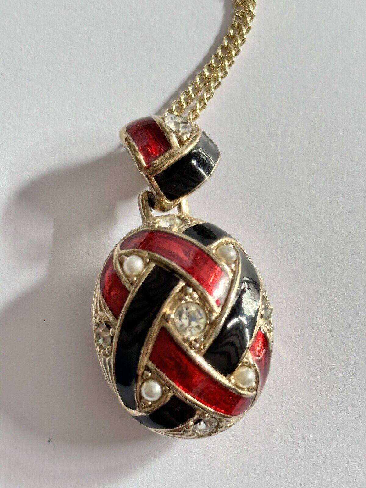 Vintage 1980s Cabouchon Gold Plated Red Black Enamel Necklace
