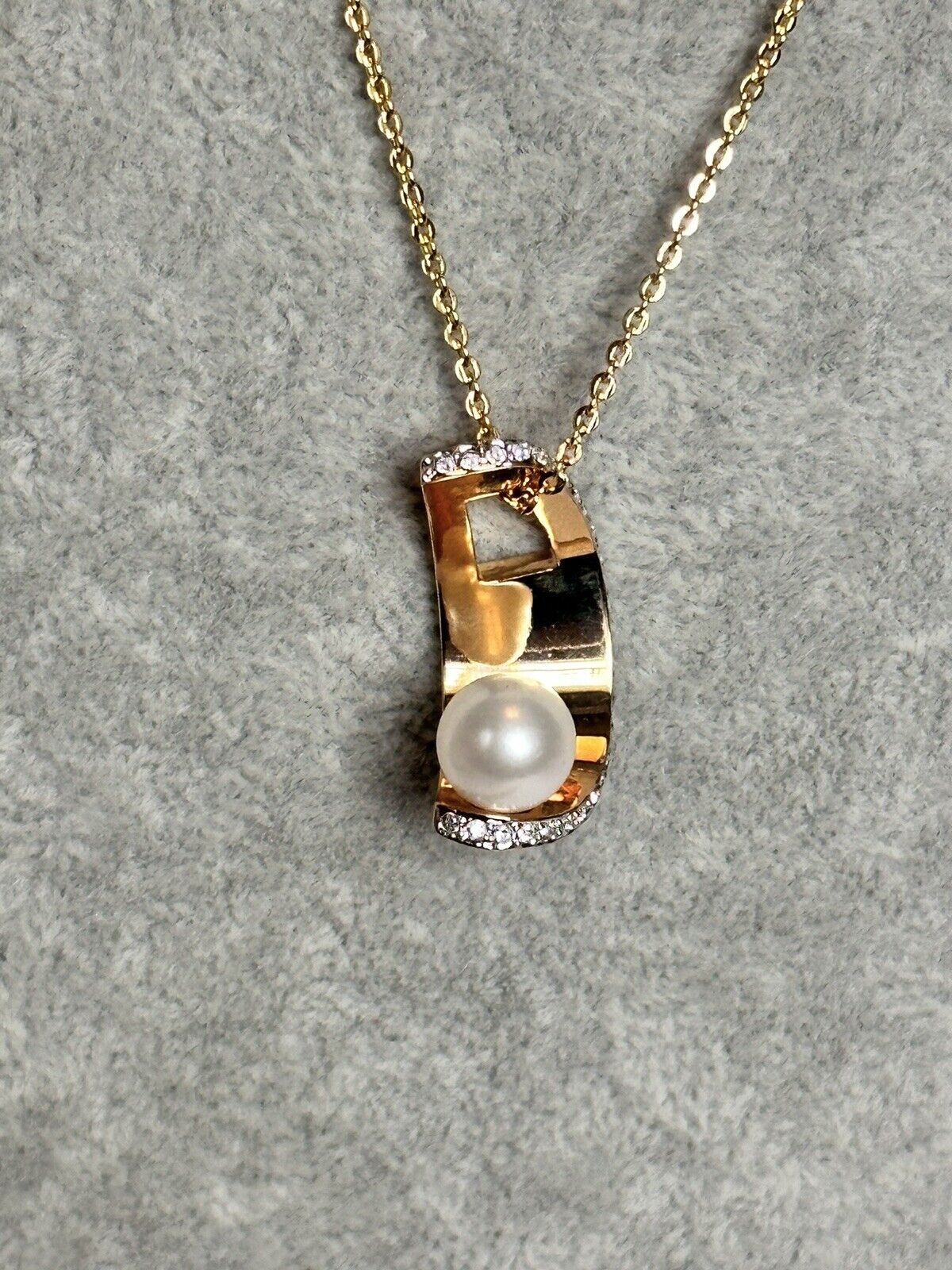 Vintage 1980s Gold Plated Faux Pearl Diamanté  Necklace