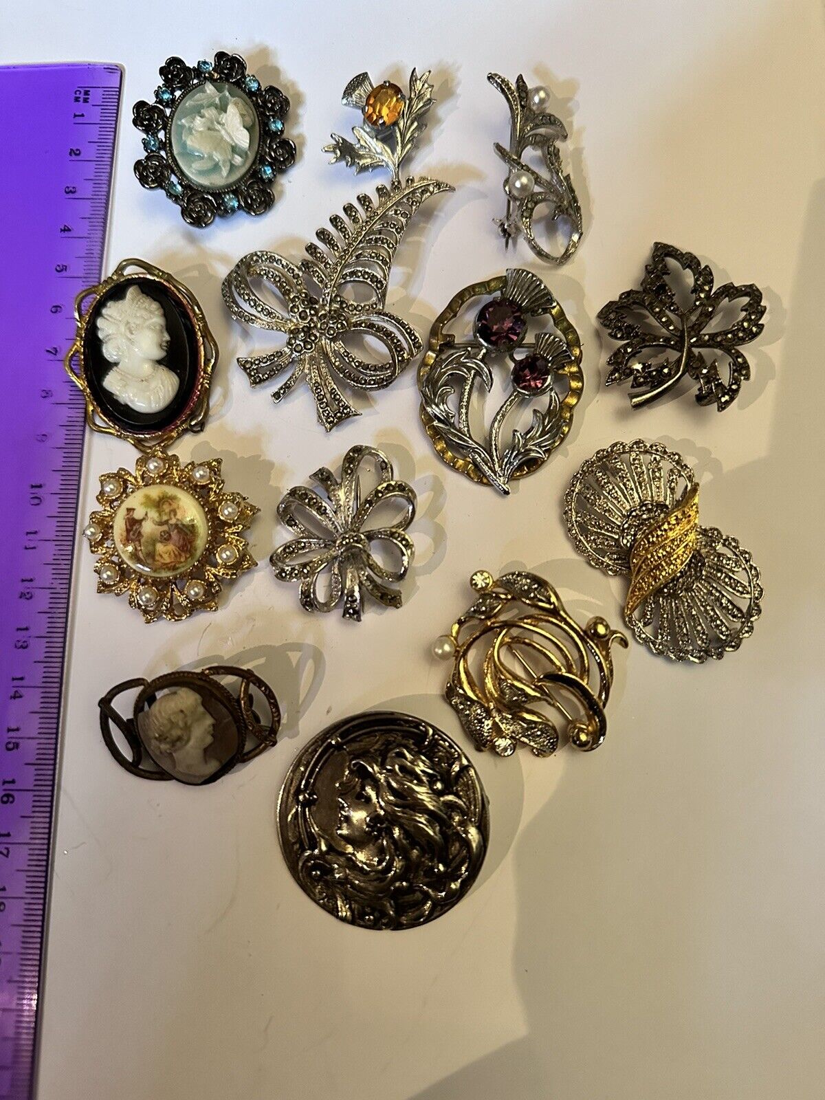 A Quantity Of Vintage Brooches Including Marcasite And Cameo