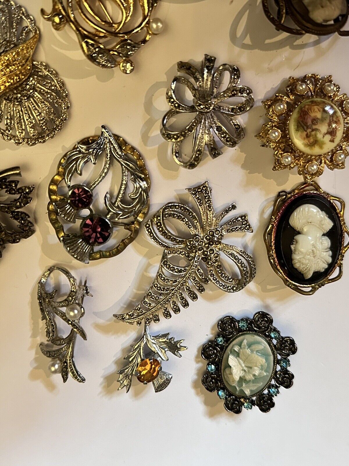A Quantity Of Vintage Brooches Including Marcasite And Cameo