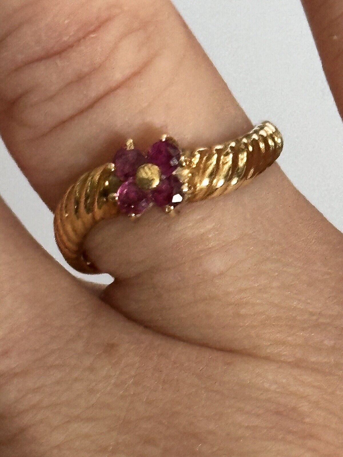 Vintage 18ct Gold Ruby Flower Wave Ring