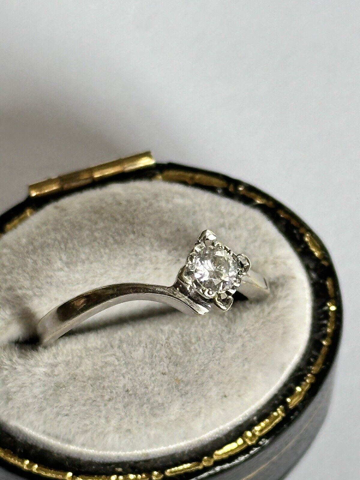 Vintage 9ct White Gold 0.10ct Solitaire Diamond Engagement Ring