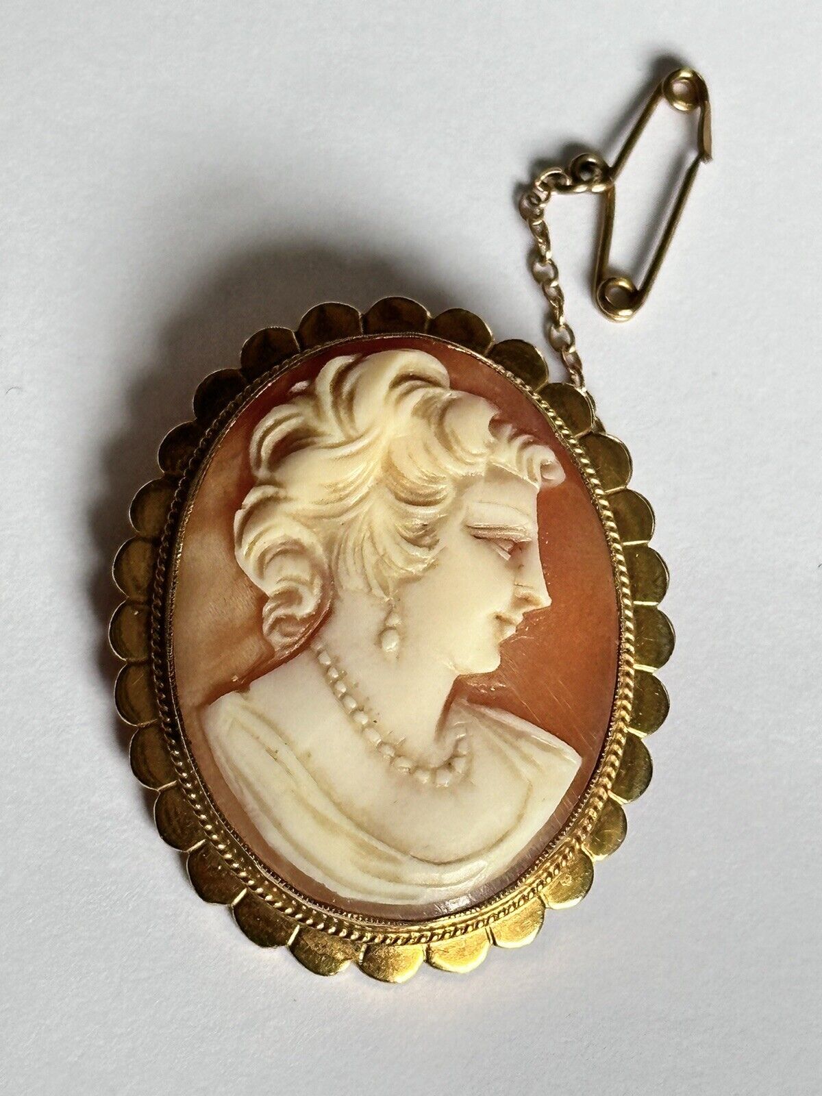 Antique Vintage 9ct Gold Shell Carved Cameo Brooch Safety Chain