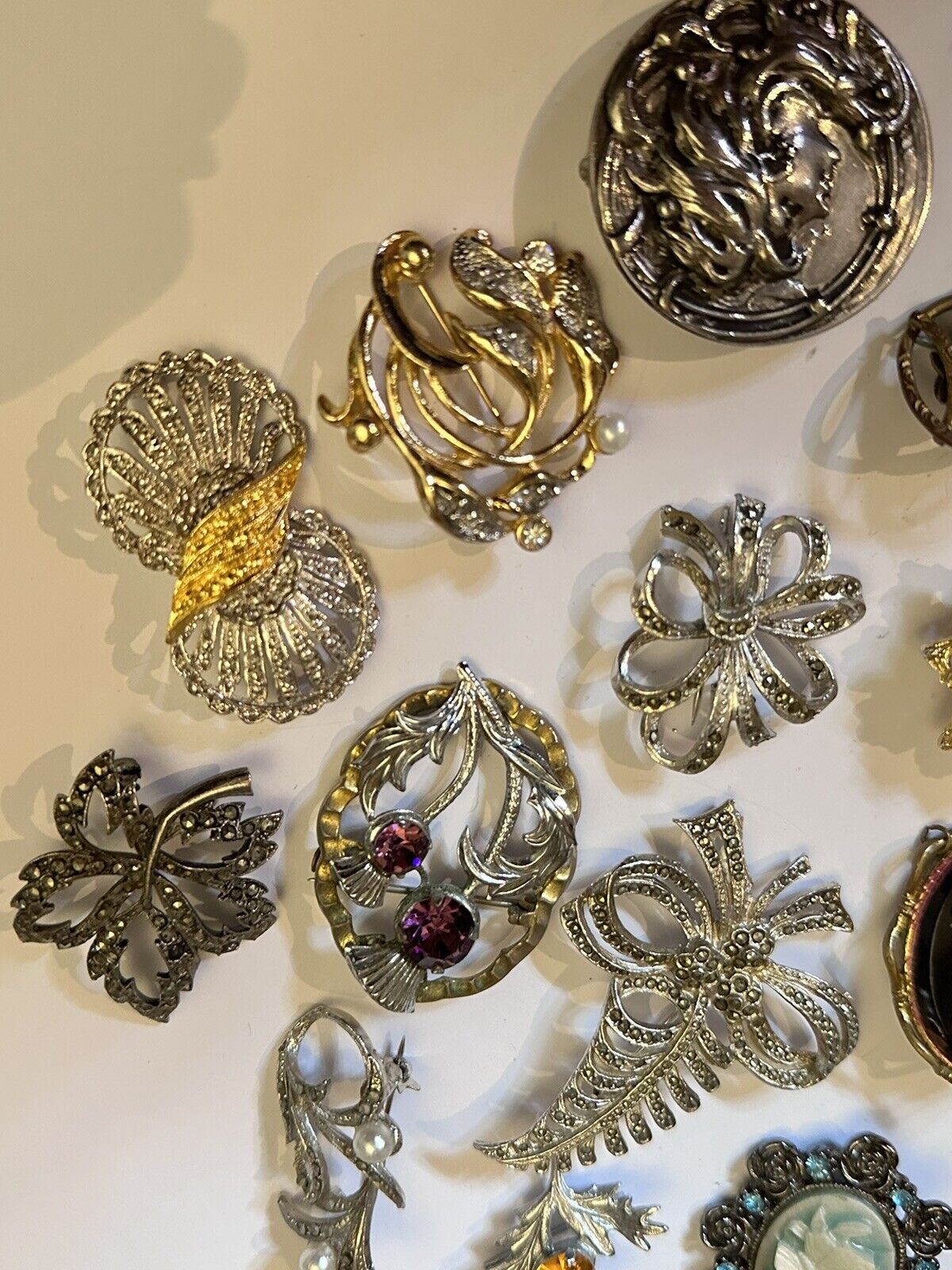 A Quantity Of Vintage Brooches Including Marcasite And Cameo