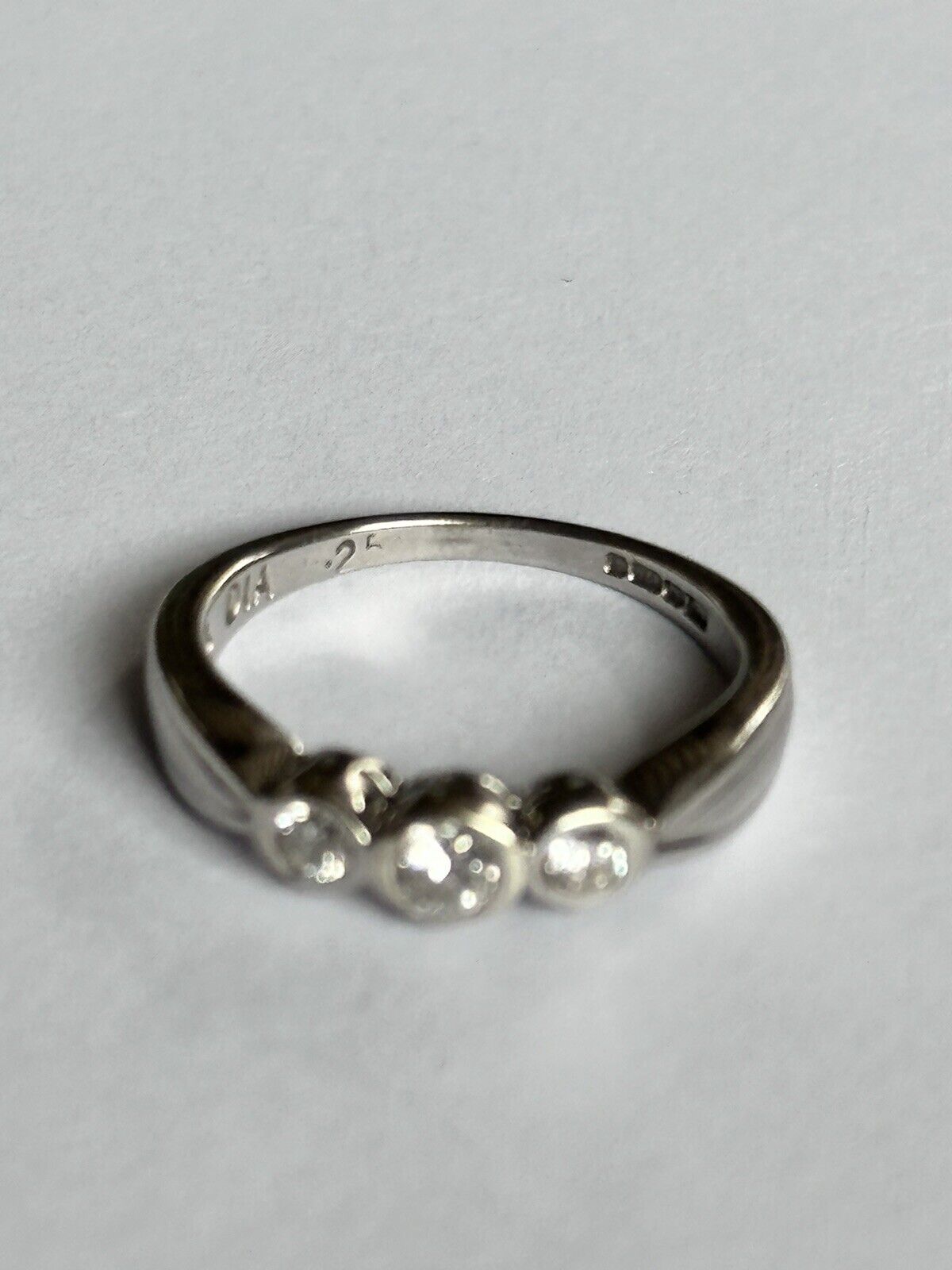 Vintage 9ct White Gold 0.25ct Trio Diamond Ring