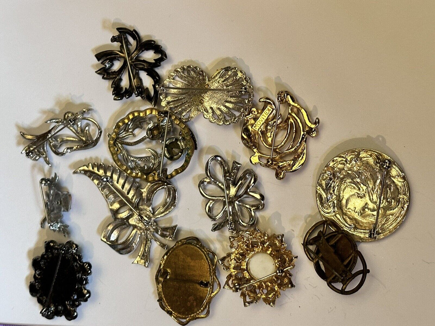 A Quantity Of Vintage Brooches Including Marcasite And Cameo