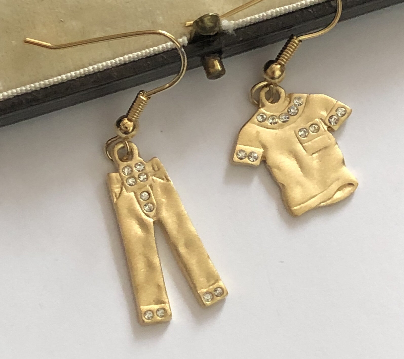 47647642