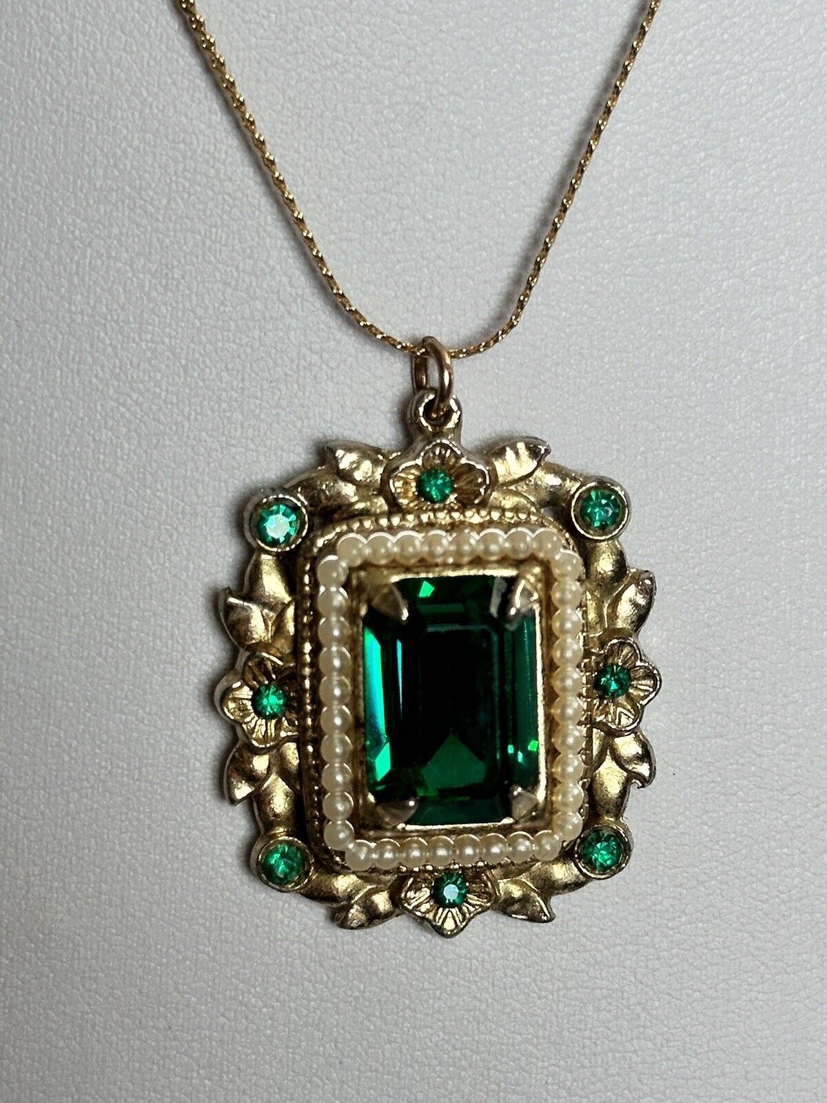 Vintage Coro Signed Green Stone Faux Pearl Pendant Necklace ANTIQUES CHIC