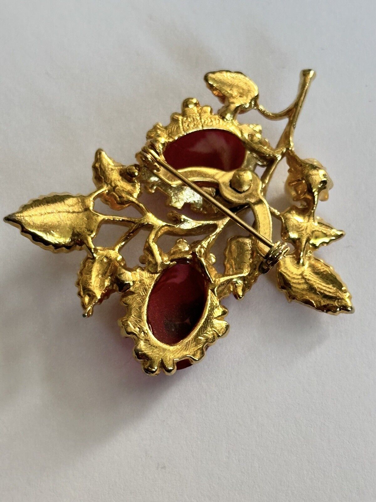 Vintage Gold Tone Pink Red Faux Pearl Cabochon Flowers Brooch