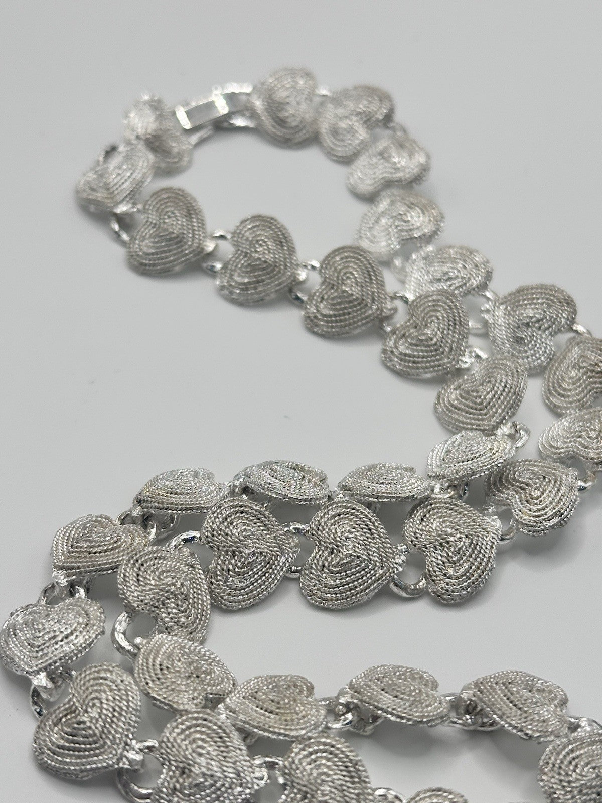 47690529