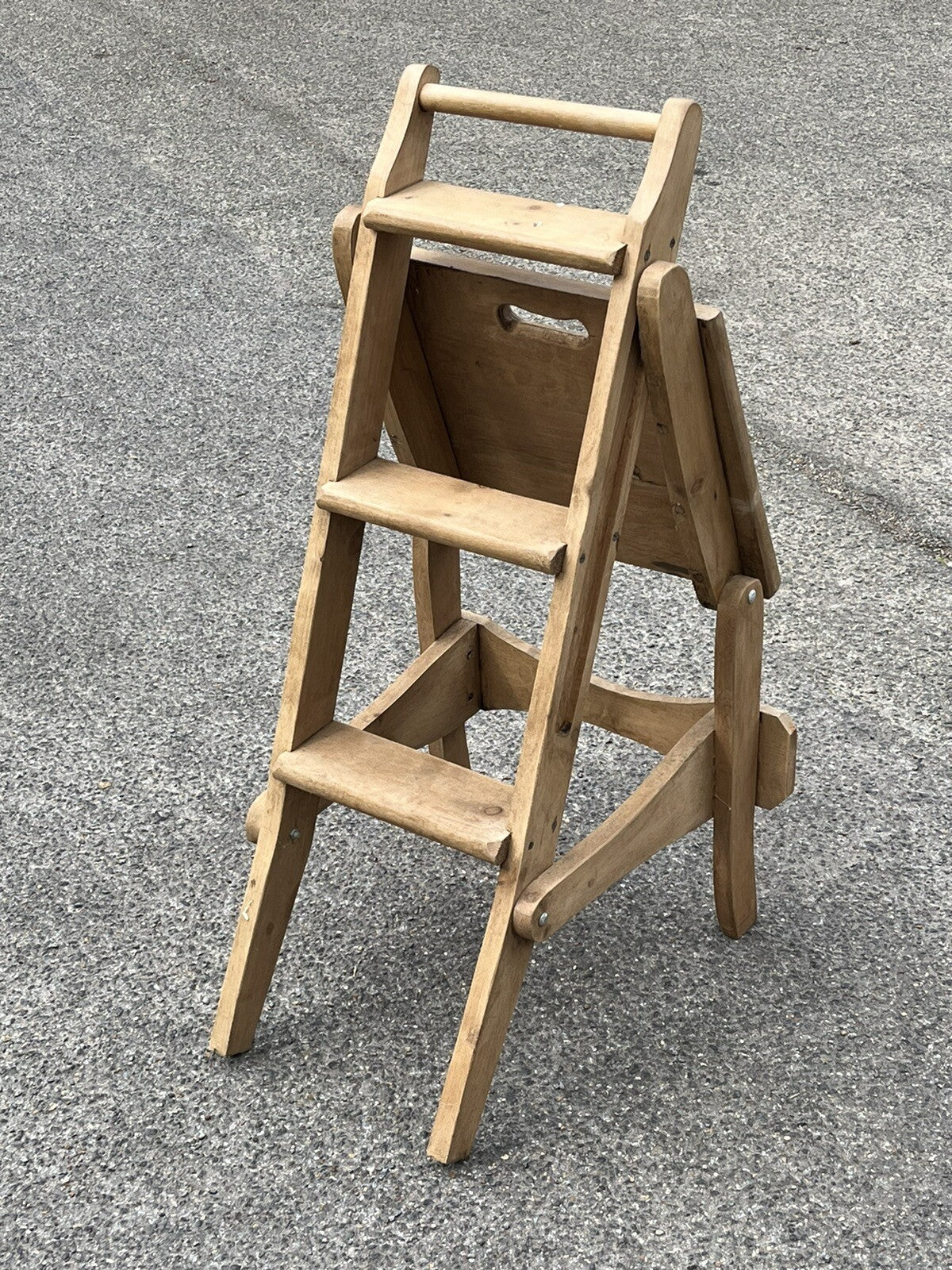 47658111