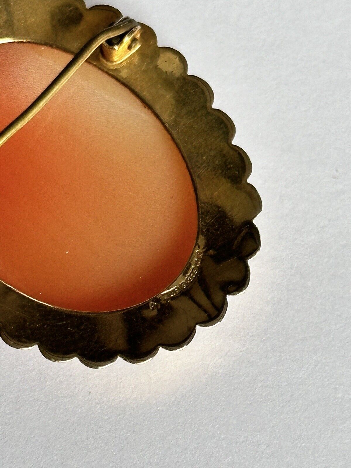 Antique Vintage 9ct Gold Shell Carved Cameo Brooch Safety Chain