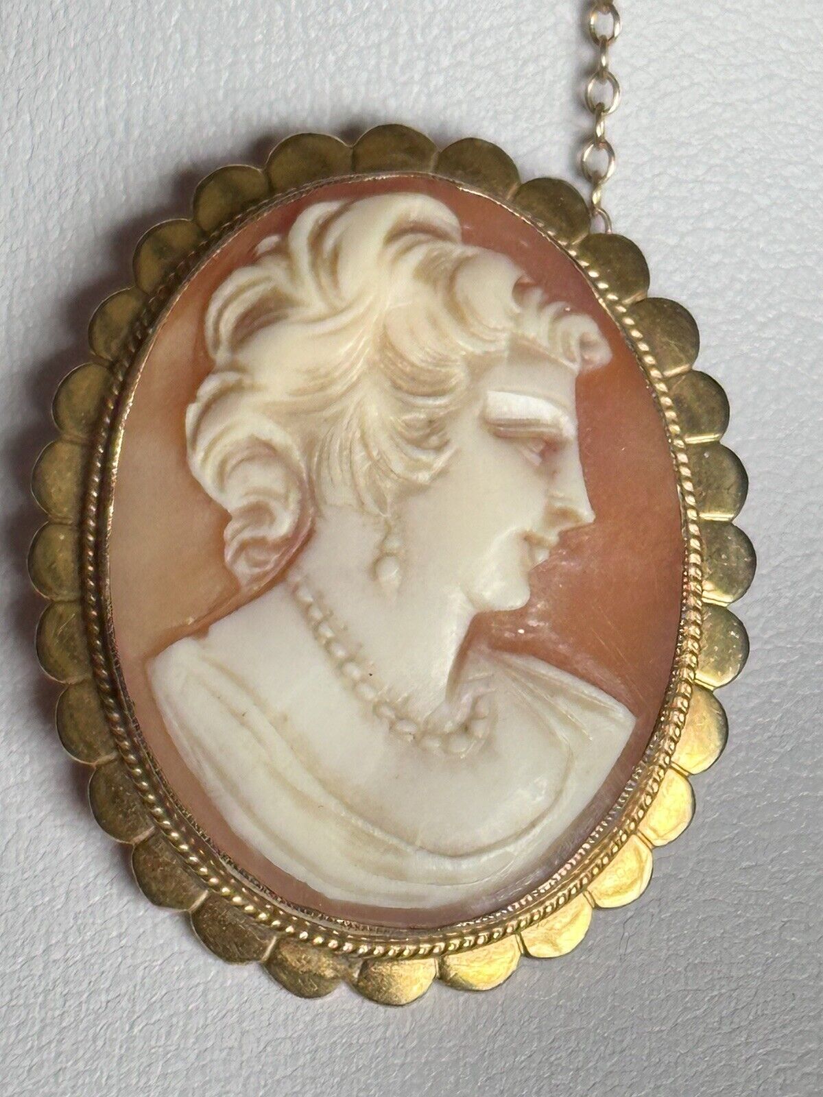 Antique Vintage 9ct Gold Shell Carved Cameo Brooch Safety Chain